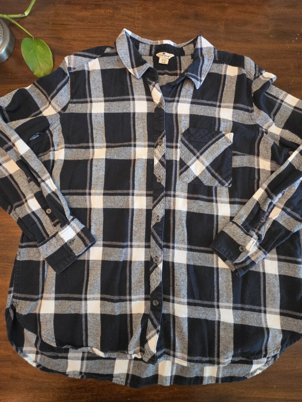 Woolrich Women’s XL Plaid Flannel Button Down Shirt Blue Black White Long Sleeve